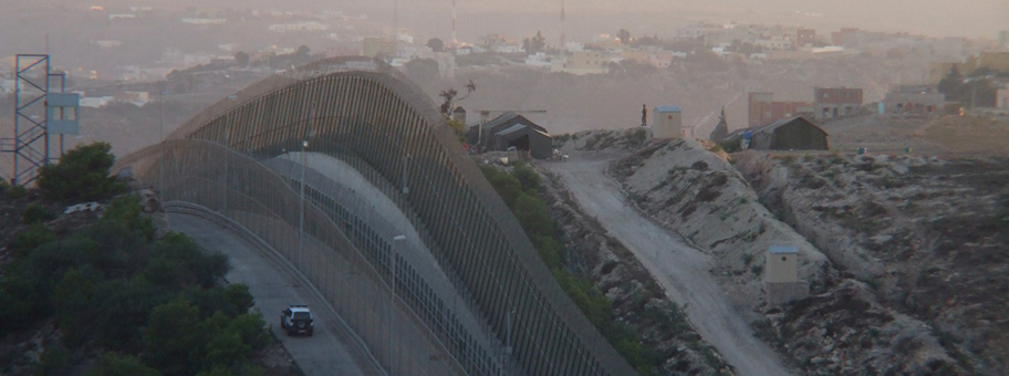 Mit Mauern und Zäunen lassen sich Wahlen gewinnen, nicht nur in den USA. Grenzzaun in Valla de Melilla, Spanien.