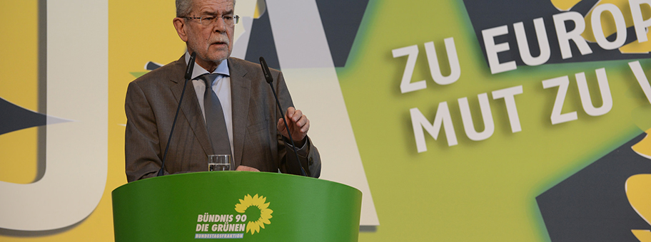 Bundespräsidentschaftskanditat Alexander van der Bellen bei einer Rede an der Europakonferenz der Grünen im März 2016 in Deutschland.