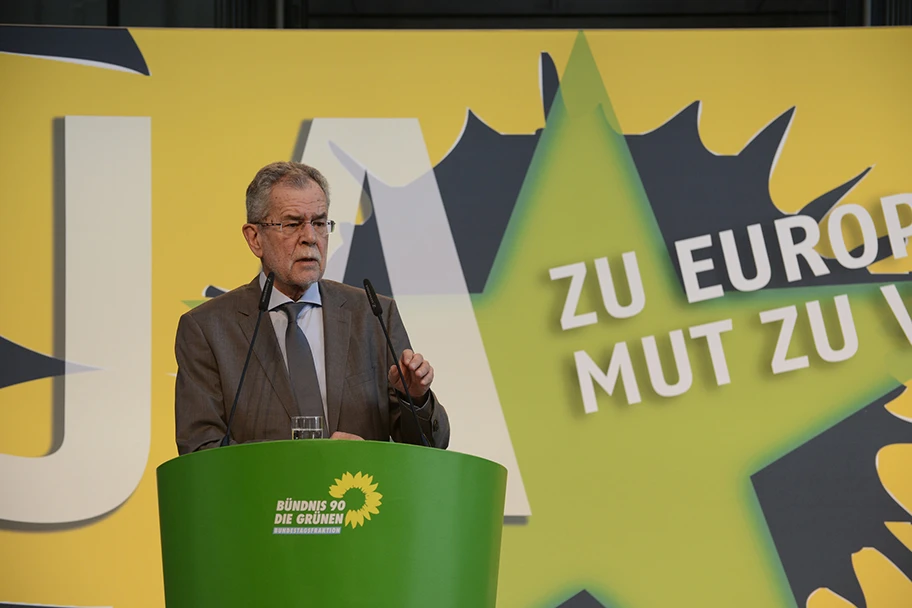 Bundespräsidentschaftskanditat Alexander van der Bellen bei einer Rede an der Europakonferenz der Grünen im März 2016 in Deutschland.