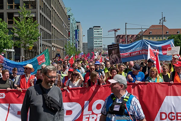 Traditionelle Demonstration des deutschen Gewerkschaftsbundes (DGB) am 1. Mai 2024 in Berlin.