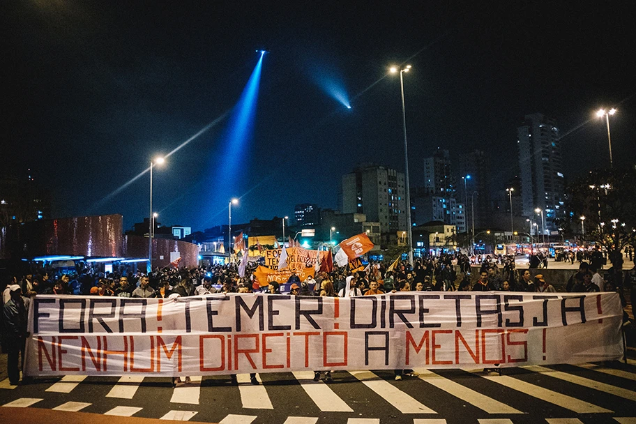 Temer Raus! Direkte Wahlen jetzt! Unsere Rechte nehmt ihr nicht! Demo in São Paulo nach der Amtsenthebung der Präsidentin Rousseff.