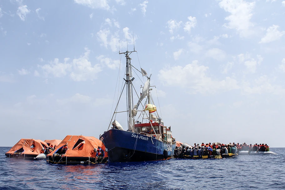 Das Rettungsschiff Sea Watch im Einsatz auf dem Mittelmeer, Juli 2015.