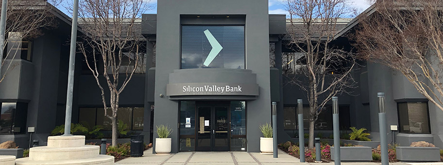 Ehemaliges Hauptquartier der Silicon Valley Bank am West Tasman Drive in Santa Clara, Kalifornien.