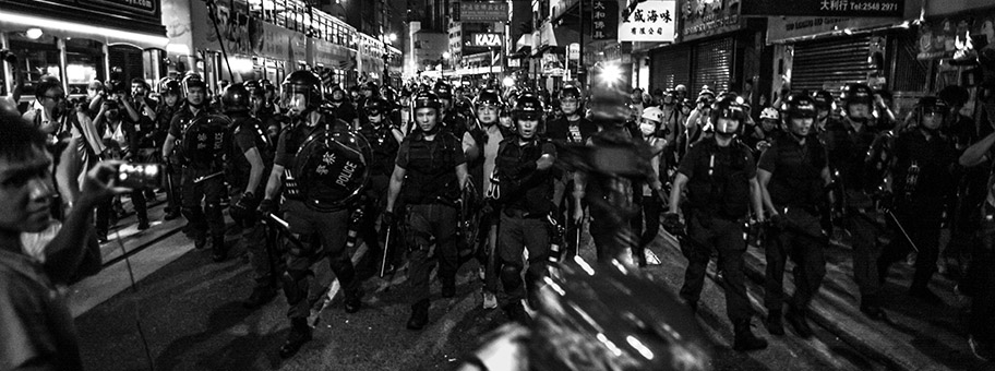 Polizeieinsatz in Hong Kong während den #OathGate-Protesten, November 2016.