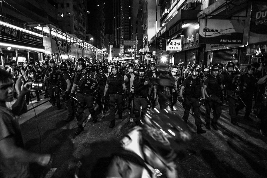 Polizeieinsatz in Hong Kong während den #OathGate-Protesten, November 2016.