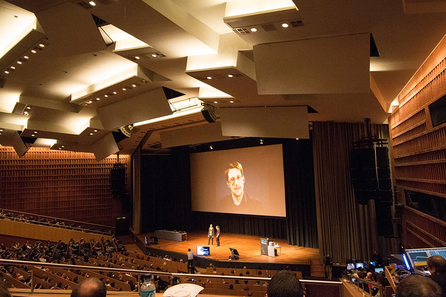 Edward Snowden auf dem 33. Chaos Communication Congress.