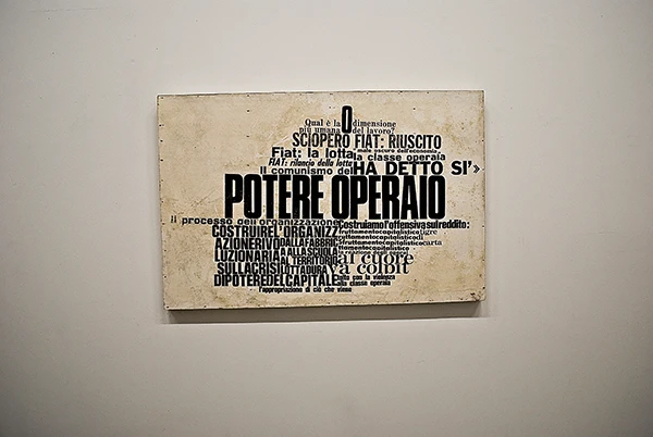 Nanni Balestrini, Potere Operaio (1971), zuletzt gezeigt in seiner interdisziplinären und transnationalen Ausstellung.