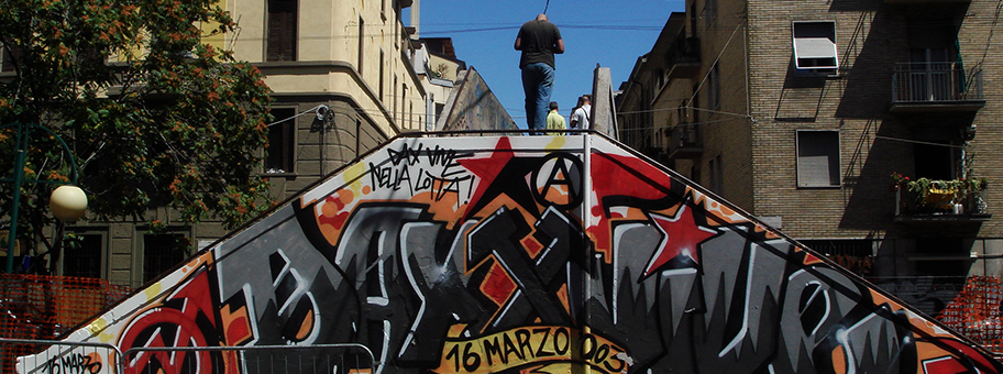 Politisches Graffiti in Mailand.