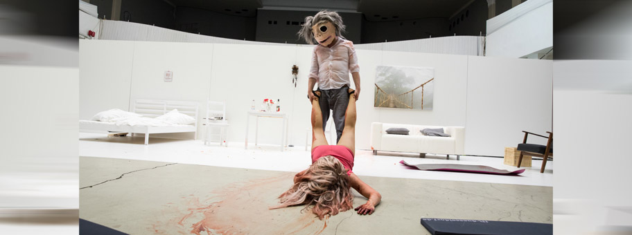 Szene aus dem Theaterstück «Häusliche Gewalt» von Markus Öhm.