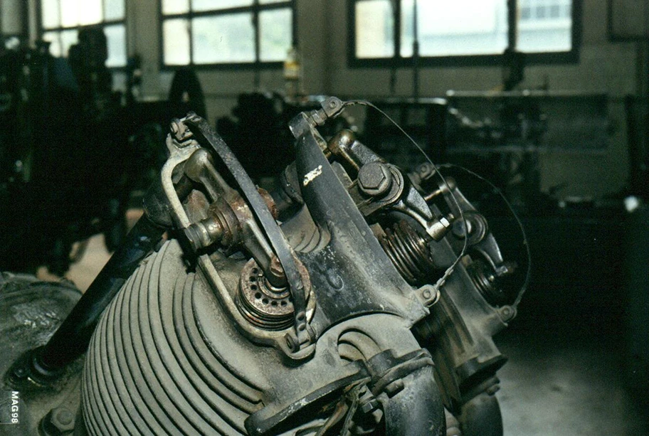 Motore radiale Fiat A.50, dettaglio bilanceri; restauro presso l'Istituto Tecnico Industriale Statale «Guglielmo Marconi» di Forlì.