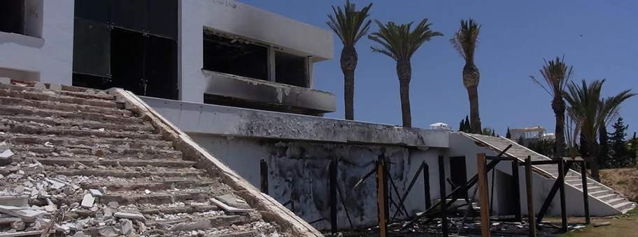 Verwüstete Luxusvilla des Ben Ali Clan am Strand von Hammamet nach der Jasmin-Revolution in Tunesien.