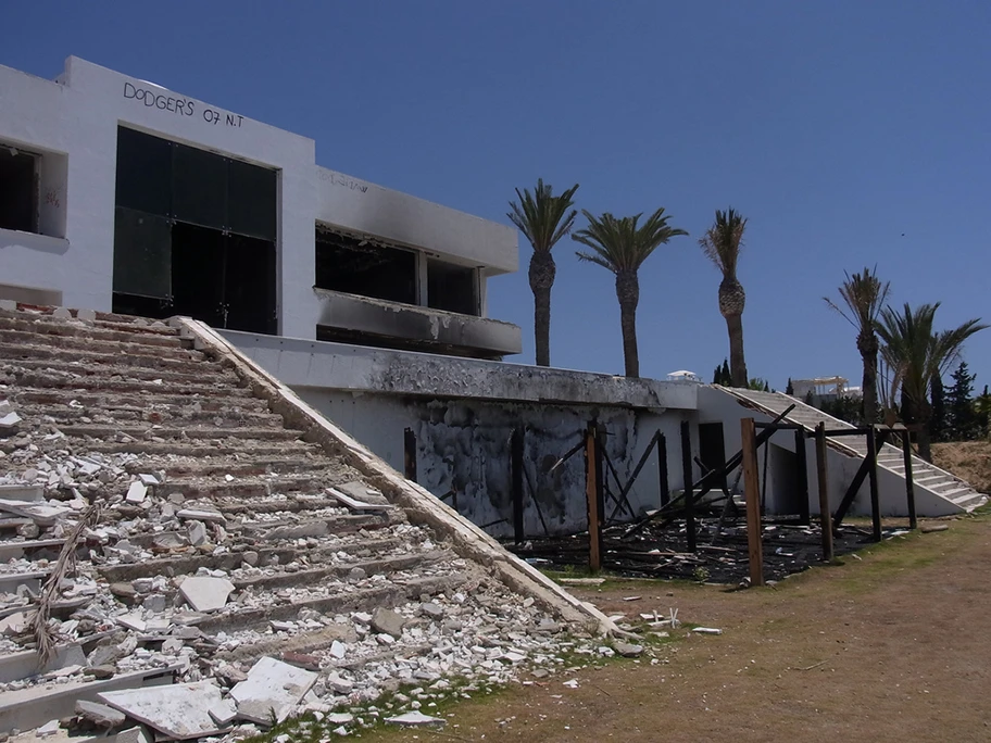 Verwüstete Luxusvilla des Ben Ali Clan am Strand von Hammamet nach der Jasmin-Revolution in Tunesien.