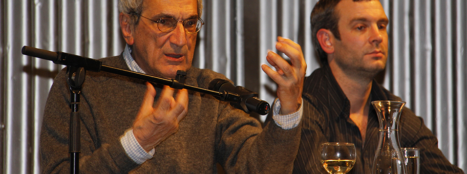 Vortrag von Antonio Negri (links im Bild) im Rahmen der zweiten Marx-Herbstschule.