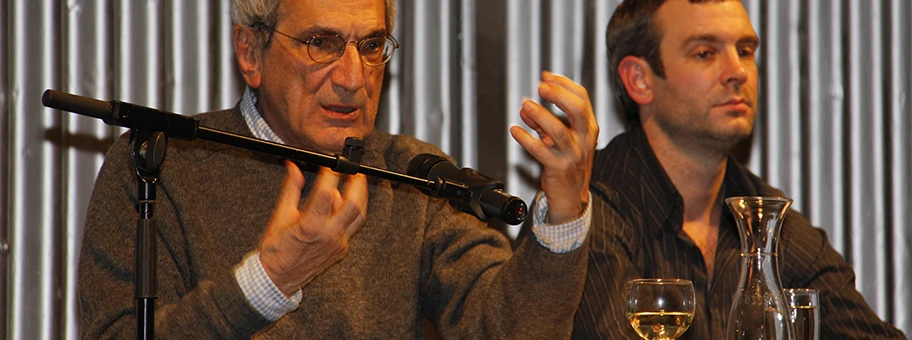 Vortrag von Antonio Negri (links im Bild) im Rahmen der zweiten Marx-Herbstschule. Berlin, 2009.