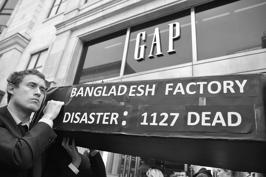 Demonstration in London zur Unterstützung der Kompensationsforderung der Angehörigen der Opfer des Rana Plaza-Fabrikeinsturzes.