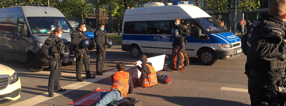 Blockade in Frankfurt (A648 - Theodor-Heuss-Allee), 11. April 2022.