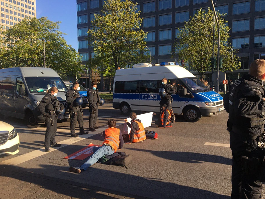 Blockade in Frankfurt (A648 - Theodor-Heuss-Allee), 11. April 2022.