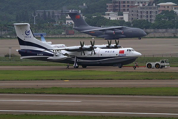 China ist über die Phase des blossen Kopierens hinaus - grösstes Wasserflugzeug der Welt, AVIC AG600 (im Vordergrund).