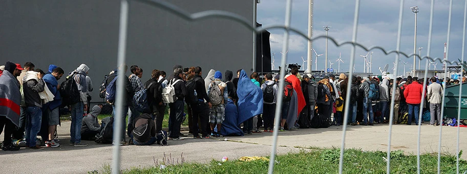 Syrische Kriegsflüchtlinge an der ungarisch-österreichischen Grenze.