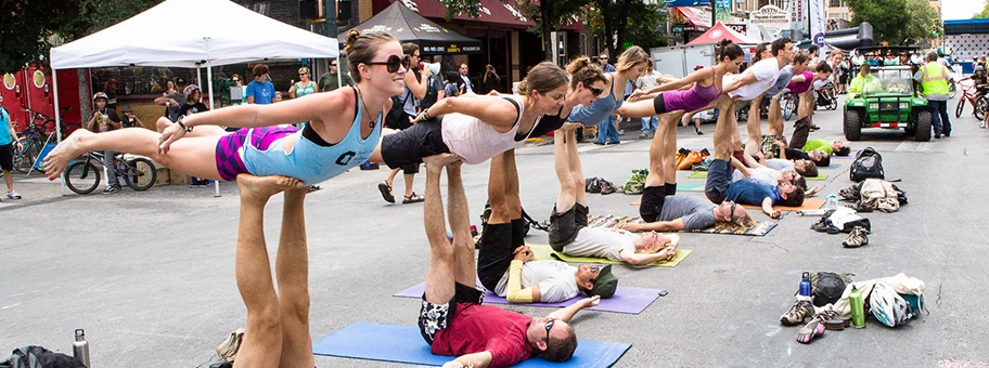 Yoga, hier in den Strassen von Austin, Texas, ist zweifelsohne das erfolgreichste Exportprodukt der Inder.