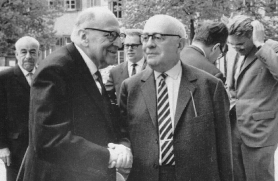 Max Horkheimer und Theodor W. Adorno im April 1964.