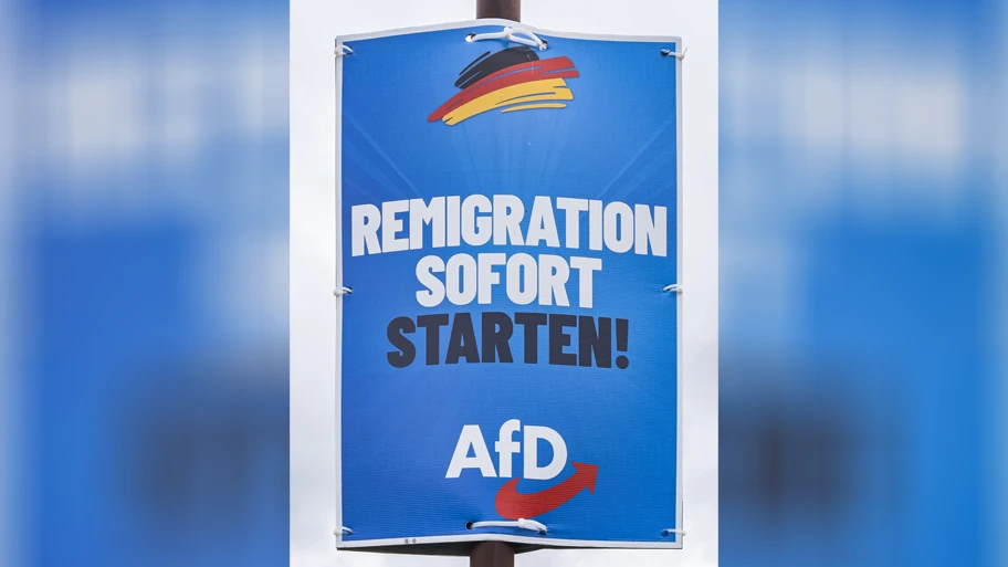 Wahlplakat des rechtsextremistischen Landesverbands