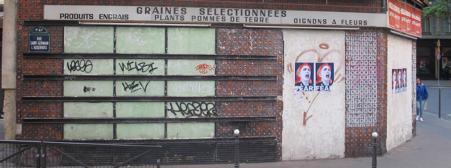 Anti-Marine Le Pen Plakate in Paris.