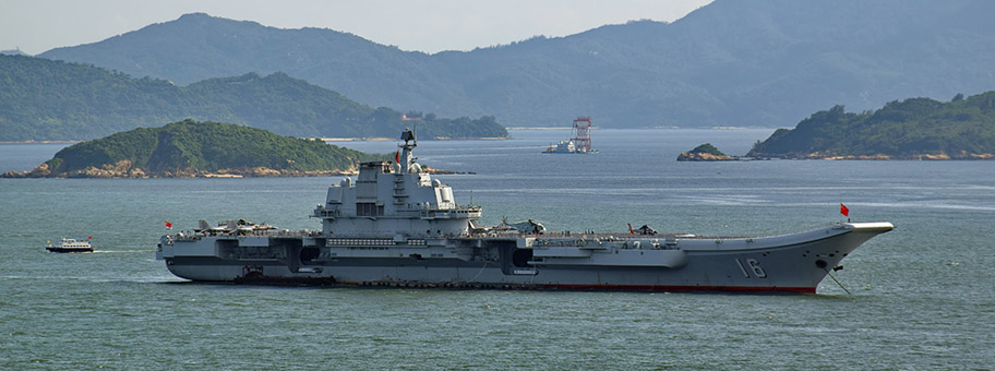 Der chinesische Flugzeugträger CV-16 «Liaoning» in der Nähe von Hongkong, Juli 2016.