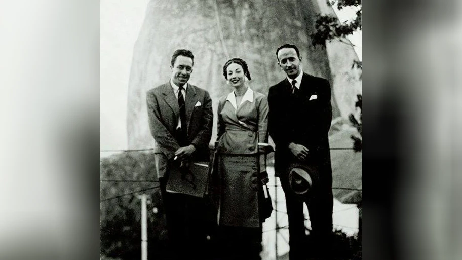 Albert Camus (links) in Rio de Janeiro, August 1949.
