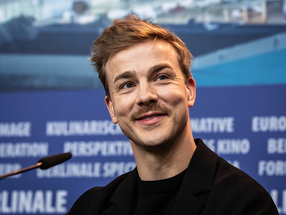 Der deutsche Schauspieler Albrecht Schuch (hier an der  Berlinale 2019) spielt Thomas Brasch.