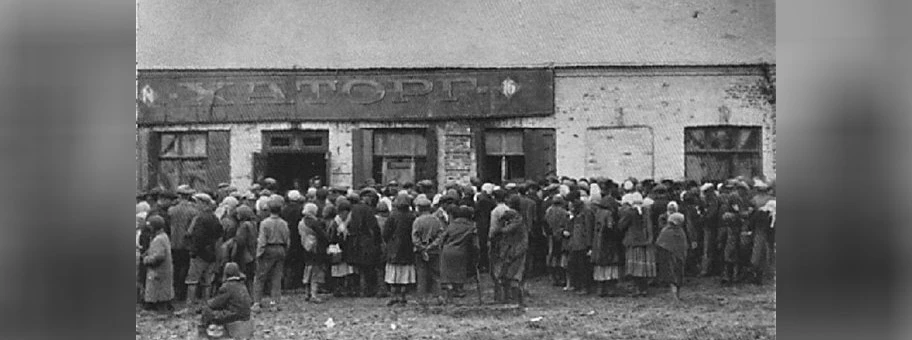 Hungernde Bevölkerung in der Ukraine während dem Holodomor, 1933.