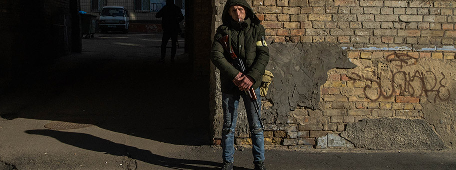 Ukrainischer Milizionär in Kiew, Februar 2022.