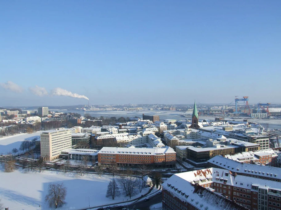 Blick vom Rathausturm auf Kiel.