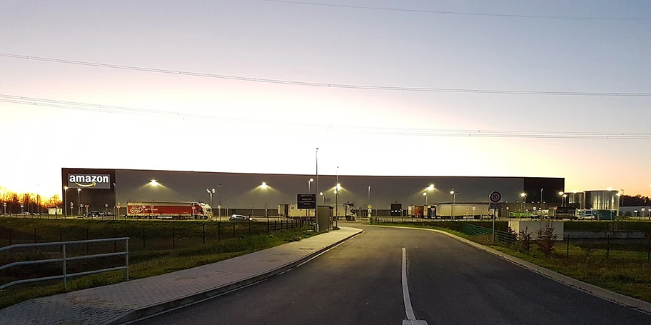 Das 2017 fertiggestellte Amazon-Logistikzentrum in Werne, Nordrheinwestfalen mit 1.800 Mitarbeitern auf 100.000 m² Fläche.