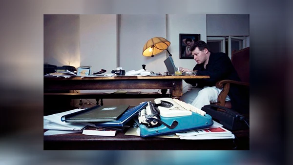 Autor, Regisseur, Komponist und Schauspieler Andreas Lechner im August 1996 in seinem Atelier in München.