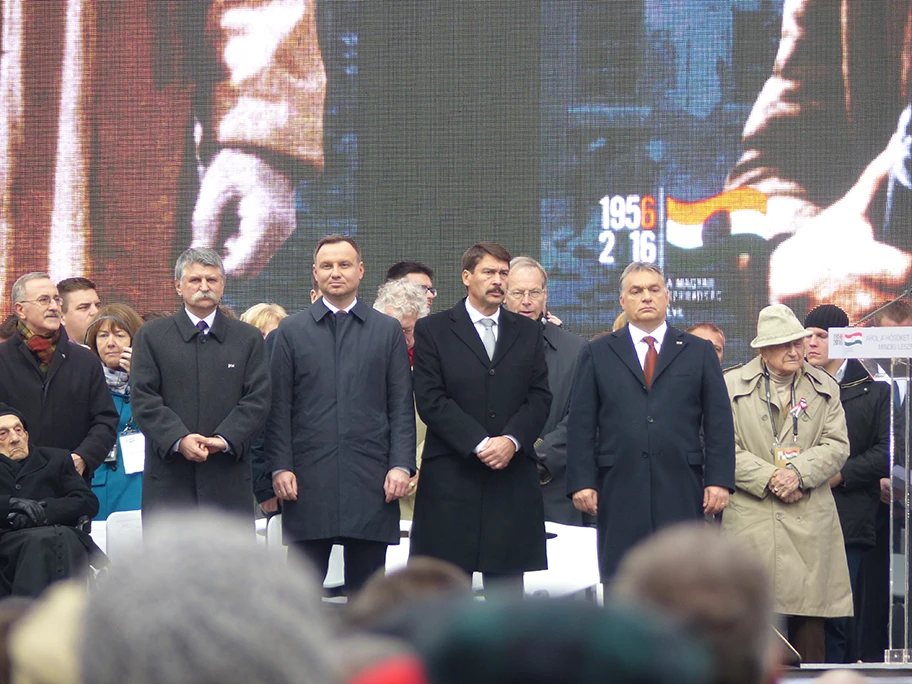 Andrzej Duda (3 v. l.), Präsident von Polen und Viktor Orban (rechts) in Budapest, Oktober 2016.