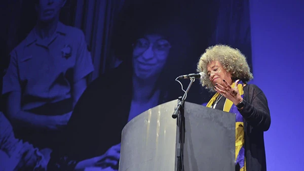 Angela Davis am 22. März 2019 an einer Konferenz in Montevideo, Uruguay.