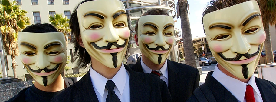 Anonymous Aktivisten an einer Anti-Scientology Demonstration in Los Angeles, USA.