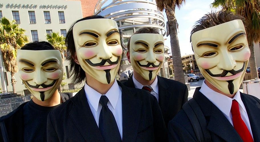 Anonymous Aktivisten an einer Anti-Scientology Demonstration in Los Angeles, USA.