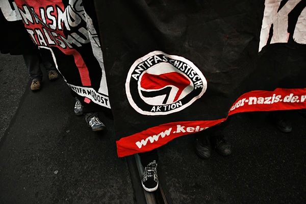 Antifa in action, Pankow, Berlin 2008.