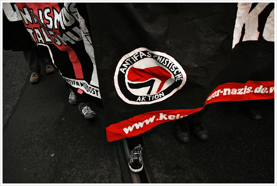 Antifa in action, Pankow, Berlin 2008.