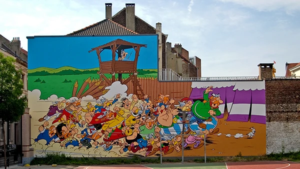 Figuren aus den „Asterix und Obelix“-Comics von Goscinny und Uderzo, Comicwand in Brüssel, 33 rue de la Buanderie.