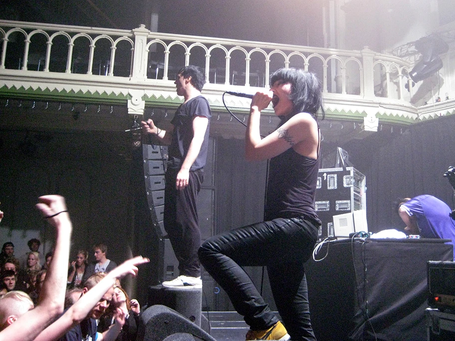 Alec Empire an einem Live-Gig mit Atari Teenage Riot.