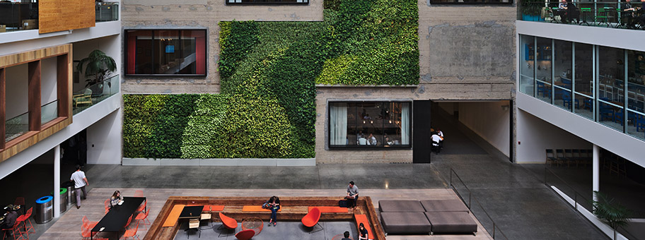 Atrium im Hauptsitz von Airbnb in San Francisco.