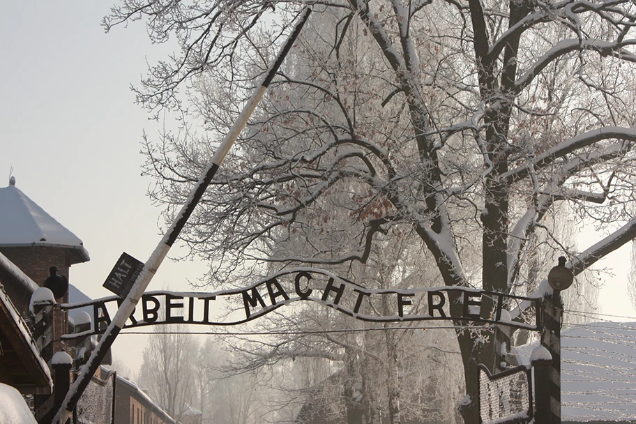 Eingangstor von Auschwitz-Birkenau.