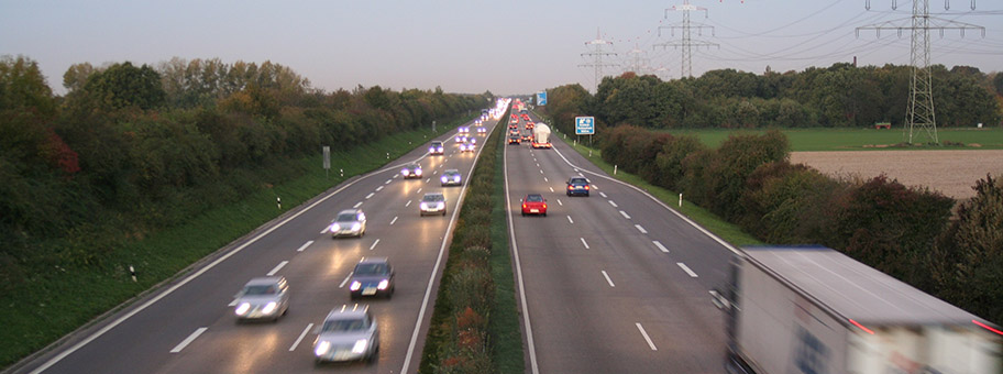 Autobahn A44 zwischen Willich und Krefeld.