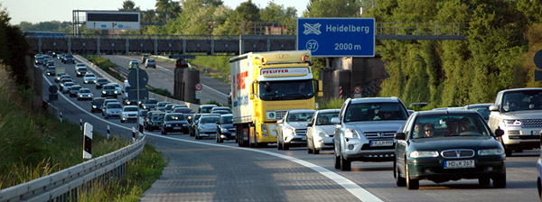 Stau auf der Autobahn A5 in Heidelberg.