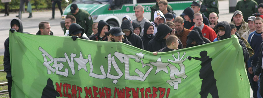 «Autonome Nationalisten» an einer N-Demo in Nordhausen.