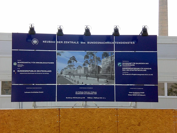 Bautafel des Bundesnachrichtendienstes in Berlin, Chausseestrasse.