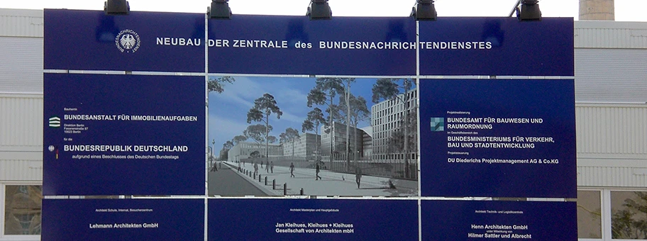 Bautafel des Bundesnachrichtendienstes in Berlin, Chausseestrasse.